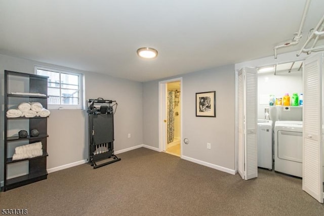 exercise area featuring carpet flooring and independent washer and dryer