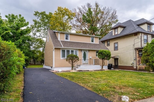 view of front of home featuring a front yard