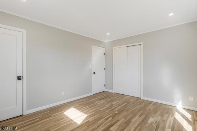 unfurnished bedroom featuring ornamental molding, recessed lighting, light wood-style flooring, and baseboards