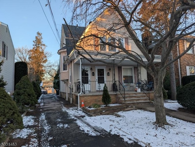 view of front of property