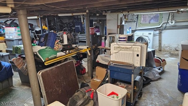 basement with washer / dryer