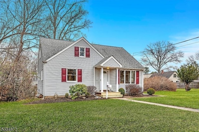 view of front of property featuring a front lawn