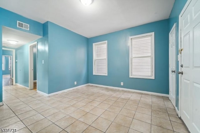 empty room featuring light tile patterned flooring