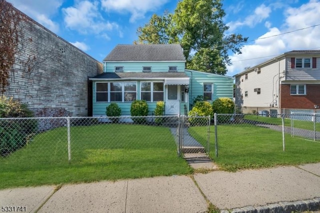 view of front facade with a front yard