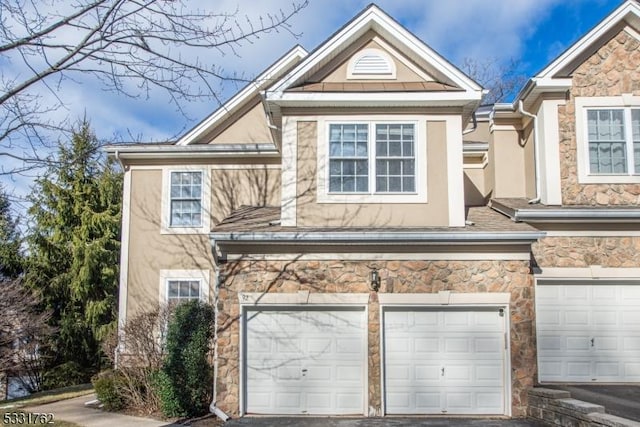 view of front facade featuring a garage