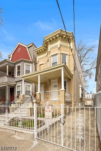 view of front of property with covered porch