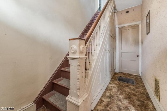 stairs featuring carpet flooring