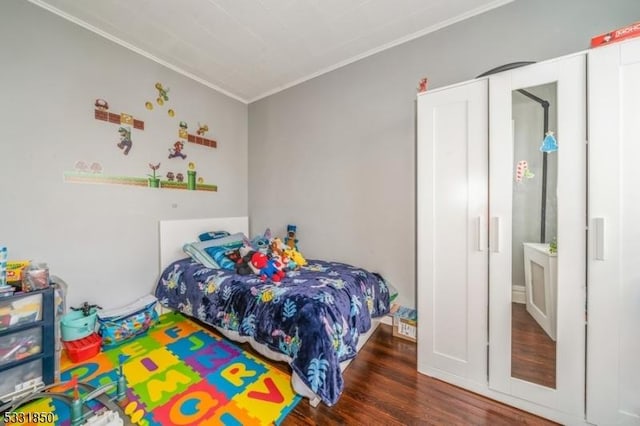 bedroom featuring dark hardwood / wood-style floors and crown molding