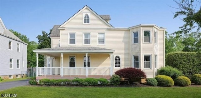 view of front of house featuring a front yard and a porch