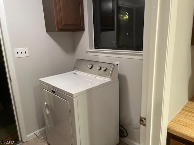 laundry area featuring cabinets and washer / dryer