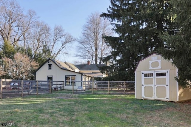 view of yard with a shed