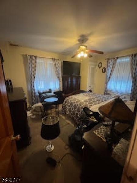 bedroom featuring ceiling fan