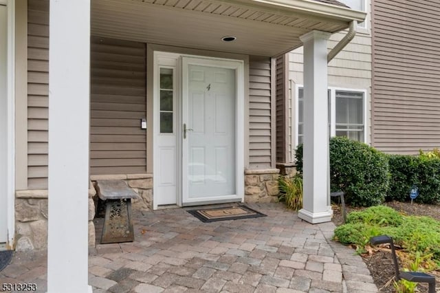 property entrance featuring covered porch