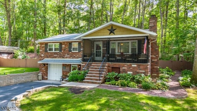 view of front facade featuring a garage and a front lawn