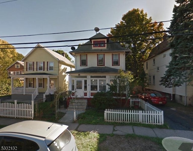 view of front of house featuring a porch