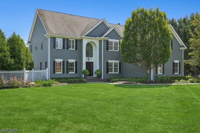 view of front facade with a front yard