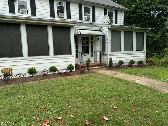 view of front facade with a front lawn