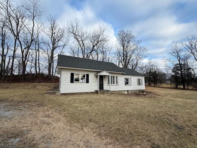 view of front of home with a front lawn