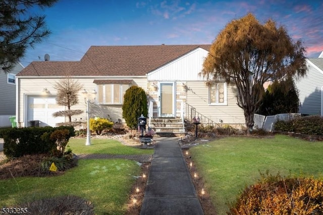 view of front of home featuring a lawn and a garage