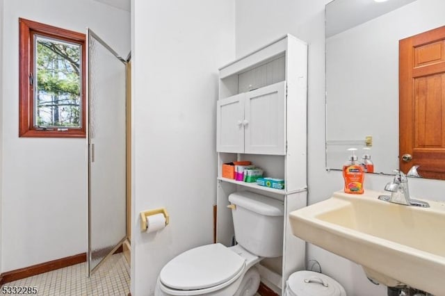 bathroom featuring toilet and sink