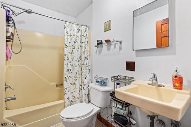 full bathroom featuring shower / bath combo, toilet, and sink