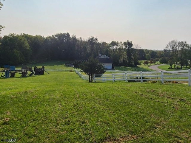 view of yard featuring a rural view