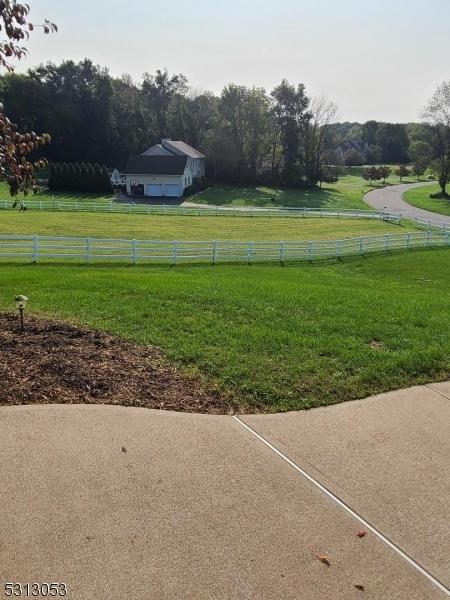 view of yard featuring a rural view