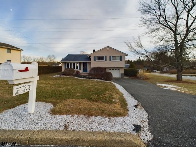 view of front of home featuring a front yard and a garage