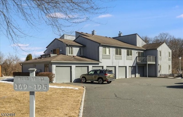 view of front of house featuring driveway