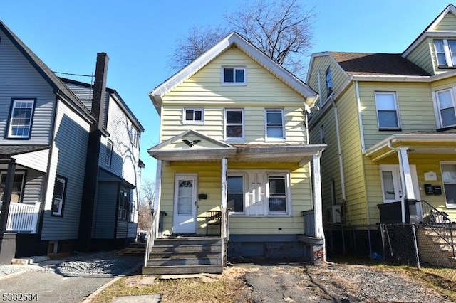 view of front of property featuring a porch