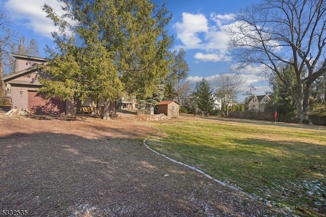 view of yard with a shed