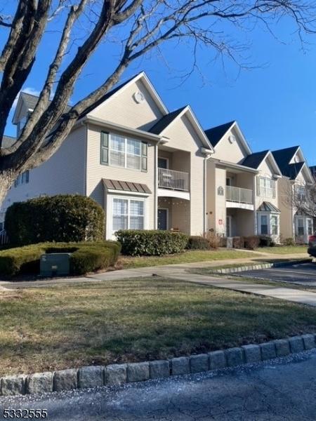 view of front of property with a front lawn