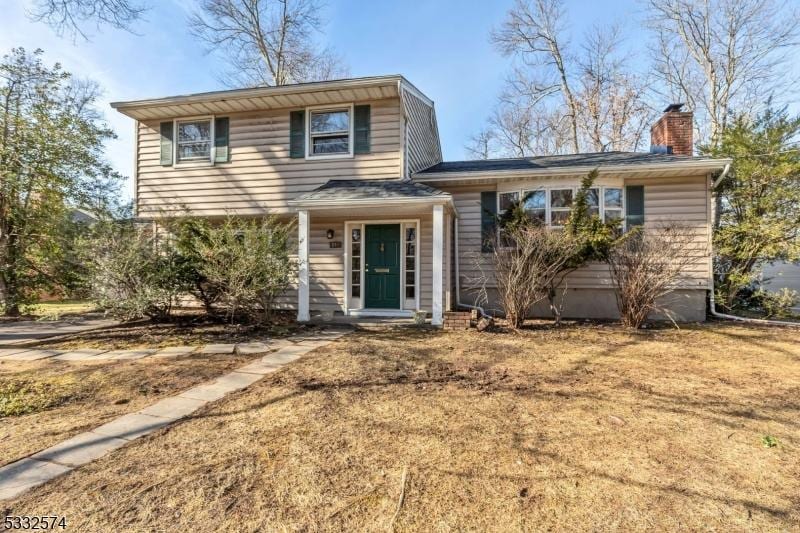 view of front of home with a front yard