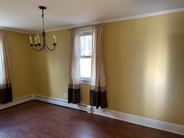 empty room featuring an inviting chandelier, baseboard heating, dark wood-type flooring, and crown molding