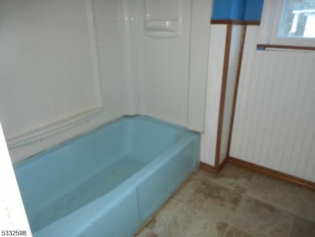 bathroom featuring a bathtub