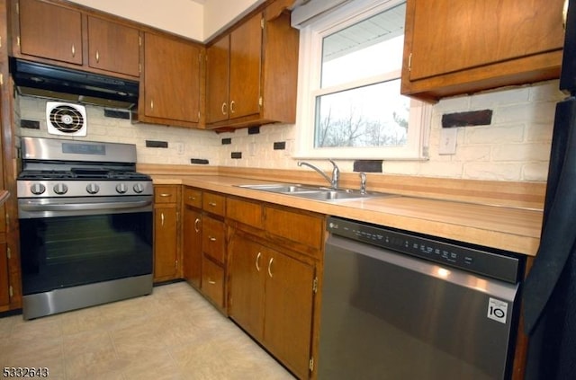 kitchen featuring tasteful backsplash, sink, and stainless steel appliances