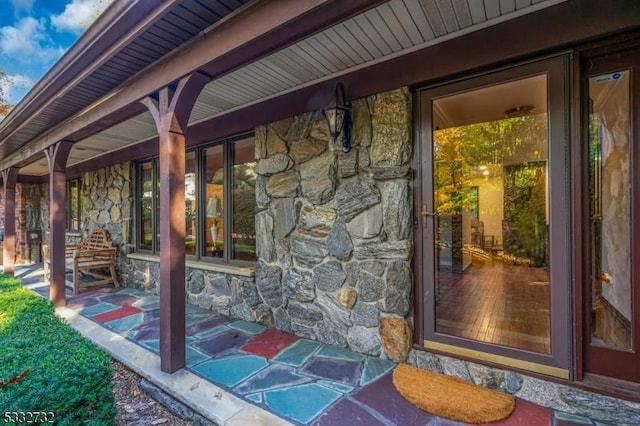 property entrance featuring a porch