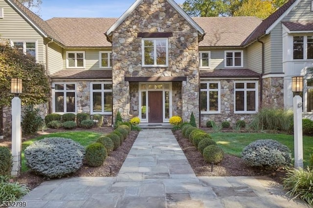 view of front of home with a front lawn