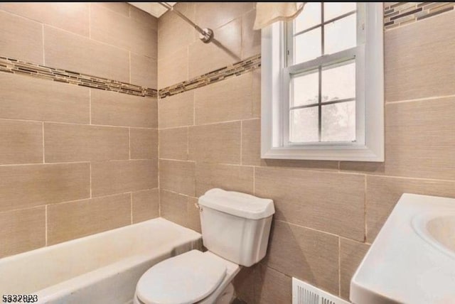 full bathroom with vanity, toilet, and tiled shower / bath