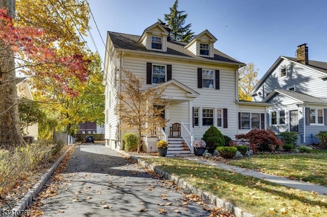 view of front of home with a front yard