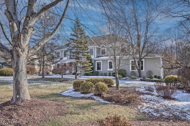 view of front of property with a front yard