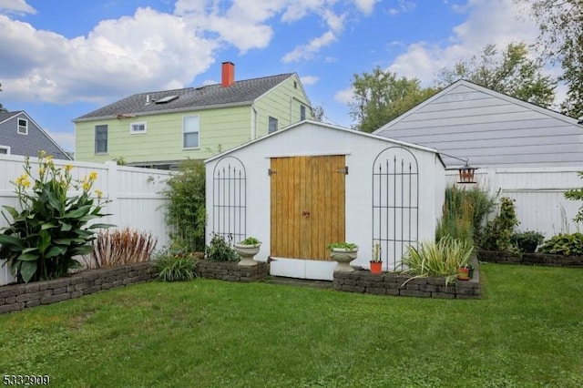 view of outdoor structure featuring a yard