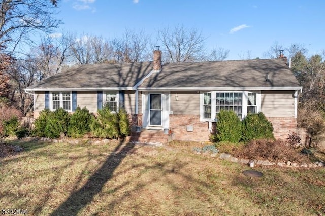 single story home with a front lawn