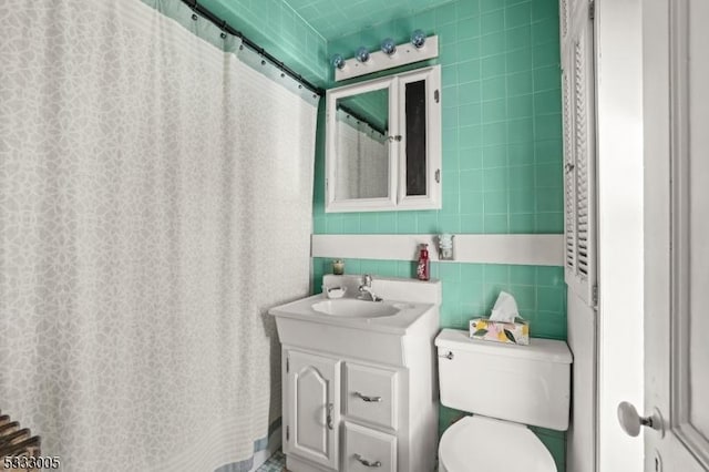 bathroom with toilet, vanity, and a shower with curtain