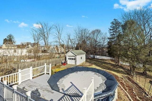 view of yard with a shed