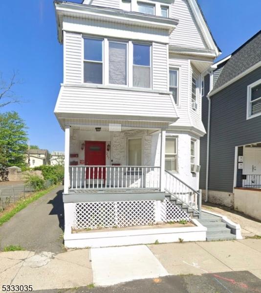 view of front of home featuring a porch