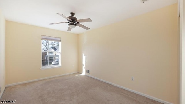 unfurnished room featuring ceiling fan and light colored carpet