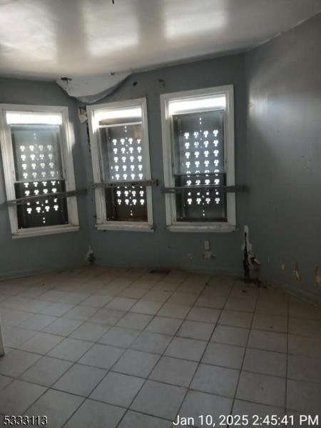 unfurnished room featuring tile patterned floors