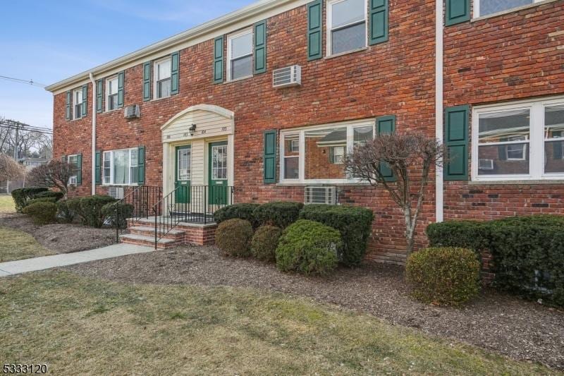 view of front of house with a front yard