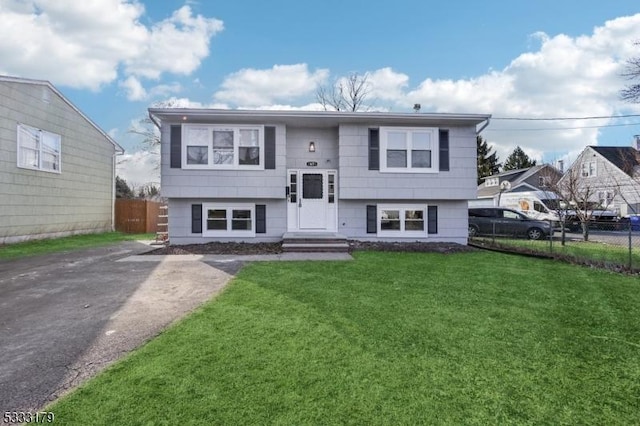 split foyer home featuring a front lawn